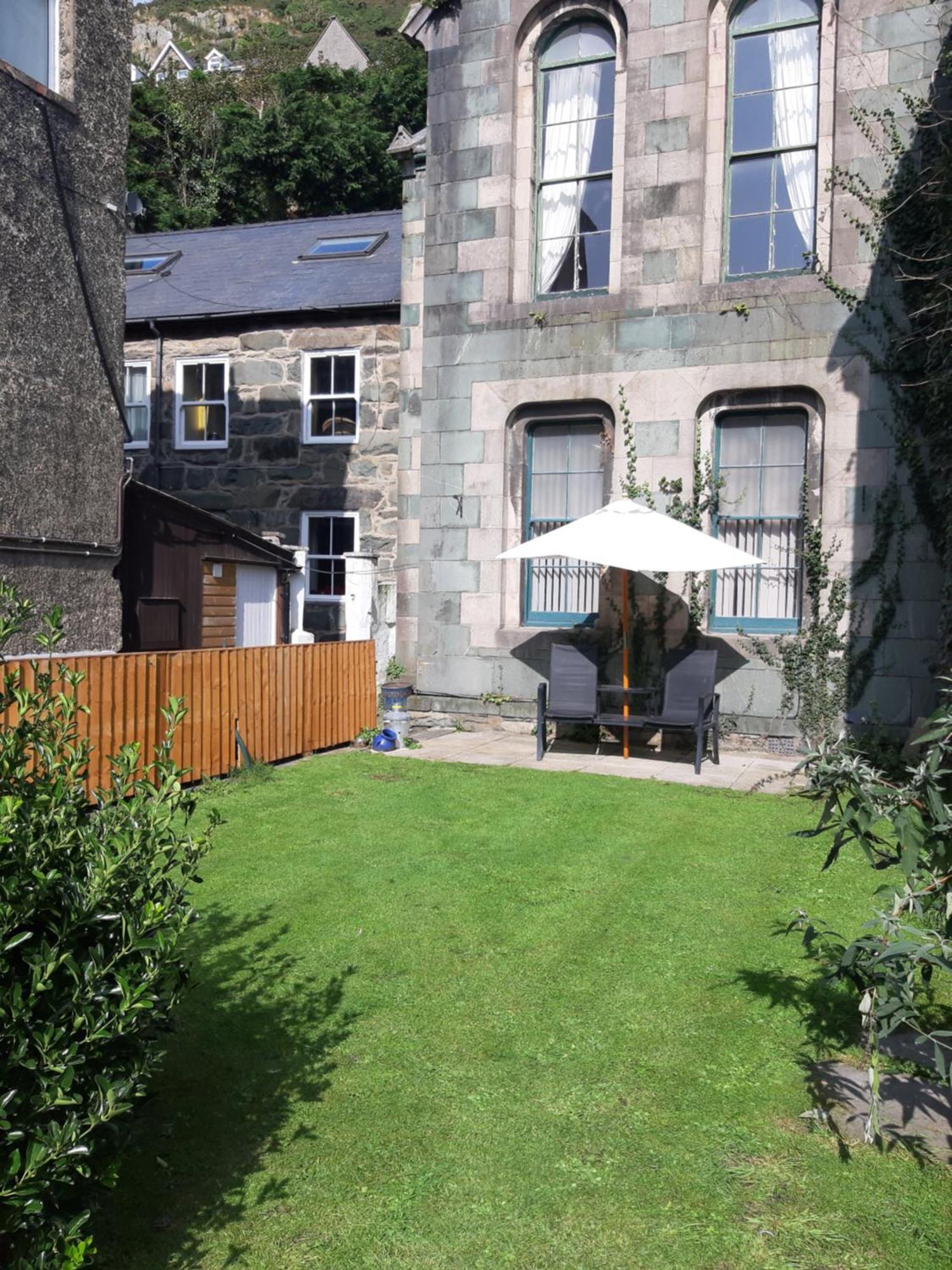 Ground Floor Barmouth Centre Apartment With Garden Kültér fotó